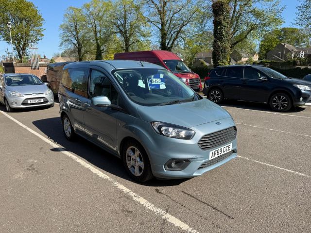 2019 (69) Ford Tourneo Courier 1.0 EcoBoost Zetec MPV 5dr Petrol Manual Euro 6 (100 ps)